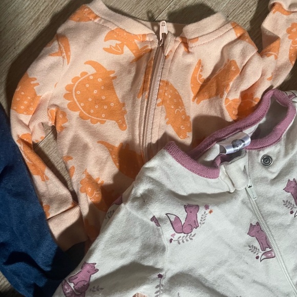 Tommy Hilfiger and Gerber baby pajamas size 3 to 6 months - Picture 4 of 5